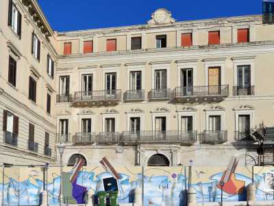 La meridiana in questione appartiene alla tipologia �fissa murale�, chiamata cos� perch� situata sulle pareti esterne degli stabili in modo da essere facilmente visibile
